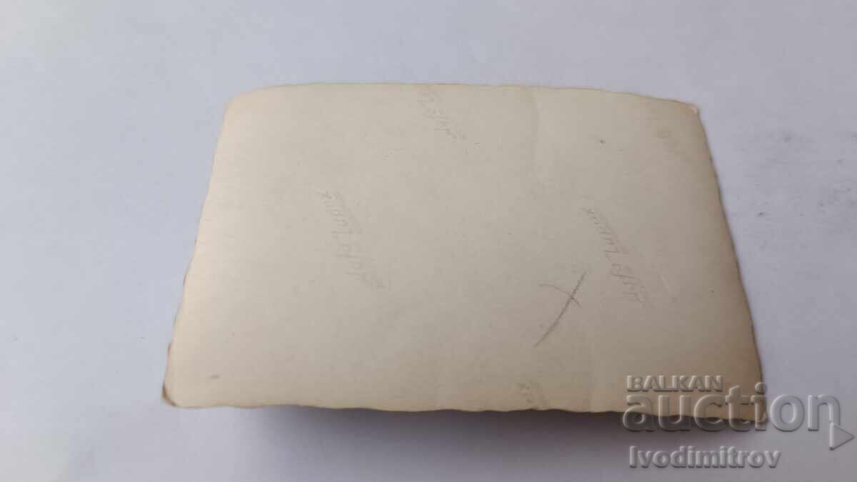 Снимка Празнично шествие по шосето с цена 2.15 лв. | € 1.10 Снимка Празнично шествие по шосето с цена 2.15 лв. | € 1.10