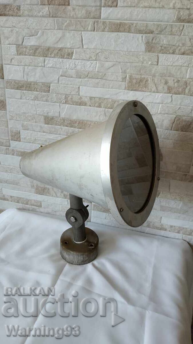 Delivery of Old industrial aluminum spotlight - Antique
