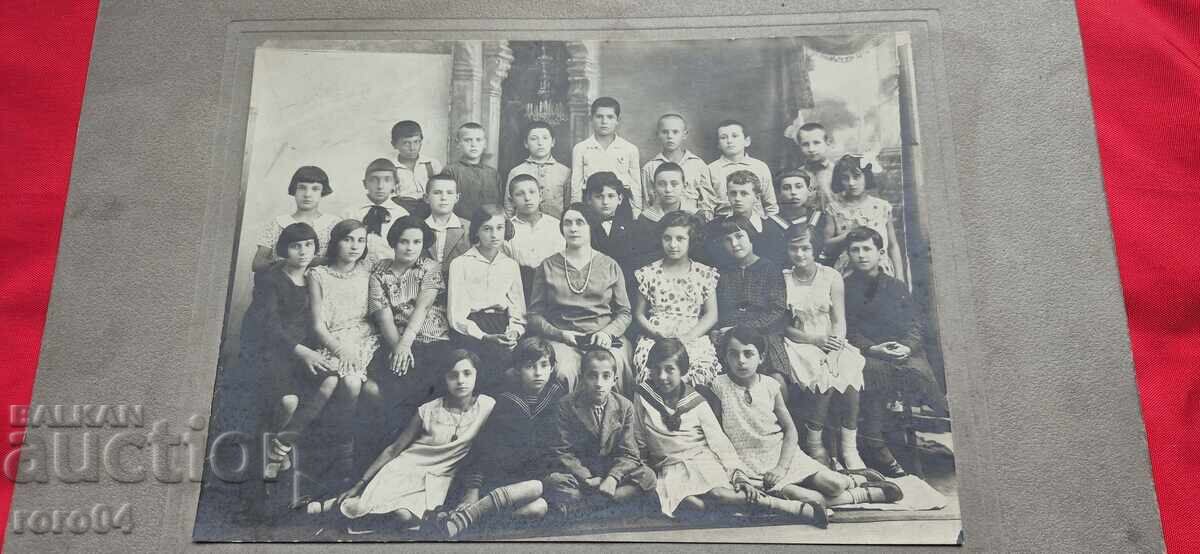 SOFIA - PHOTO SVESHTAROV with price 22.50 BGN | € 11.50 SOFIA - PHOTO SVESHTAROV with price 22.50 BGN | € 11.50