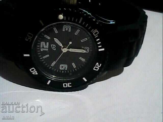 Auction  4pcs Ladies' Watches... Working, no batteries needed