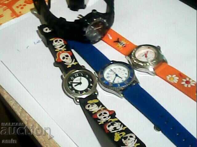 4pcs Ladies' Watches... Working, no batteries needed