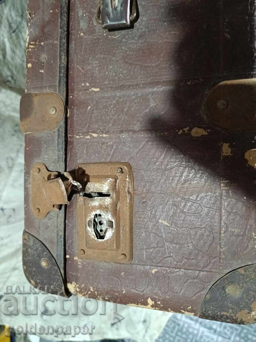 Livrarea Valiză veche 55x33 cm