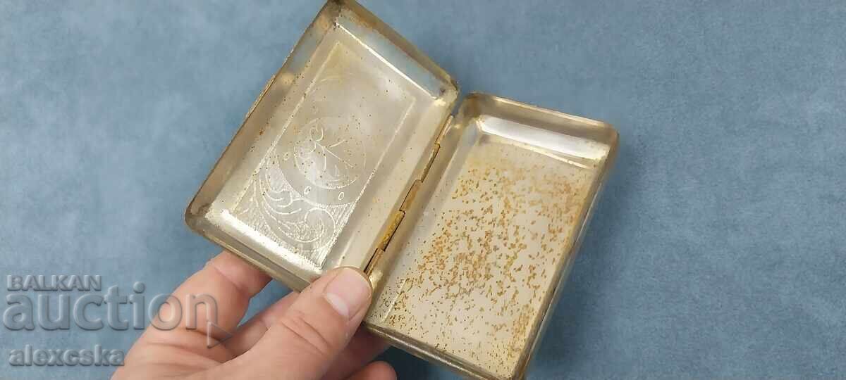 Μια συλλεκτική ταμπακιέρα με τιμή 20.00 BGN | € 10.23