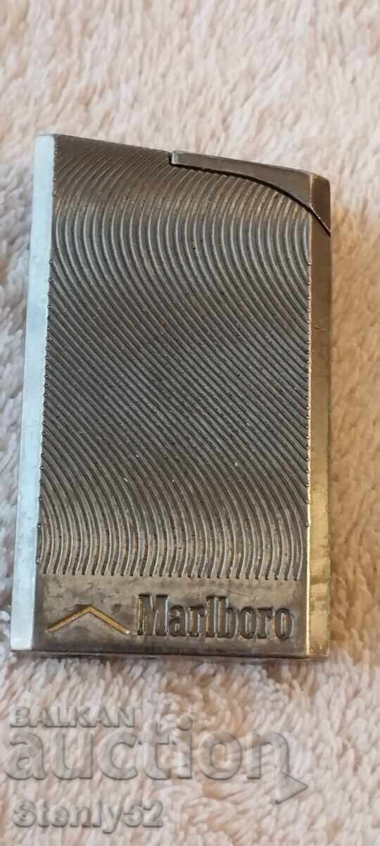 Метална газова запалка "Marlboro"многократно зареждане. Метална газова запалка "Marlboro"многократно зареждане.