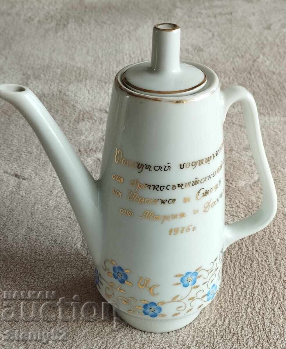 Стара порцеланова кана с позлата и надпис с позлата