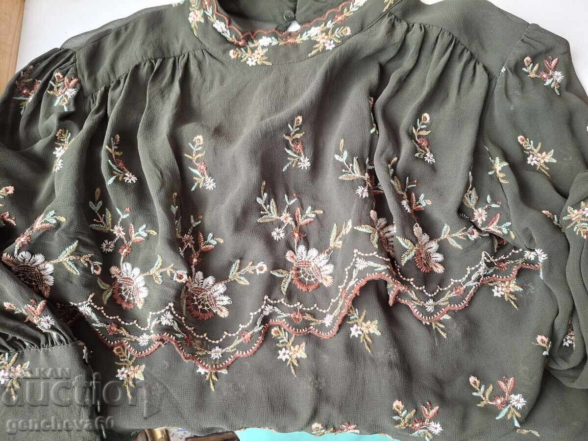 Auction Beautiful green shirt with rich embroidery ZARA Auction Beautiful green shirt with rich embroidery ZARA