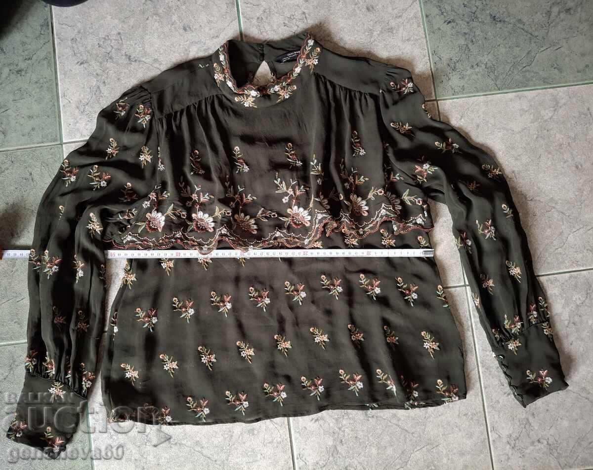 Delivery of Beautiful green shirt with rich embroidery ZARA Delivery of Beautiful green shirt with rich embroidery ZARA