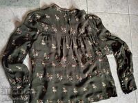 Beautiful green shirt with rich embroidery ZARA