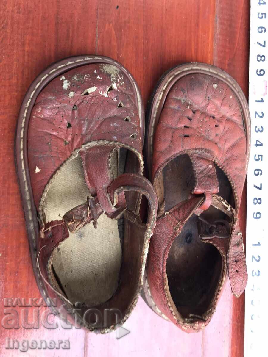 ÎNCĂLȚĂMINTE COPII PIELE NATURALĂ DIN PERIOADA SOCIALISMULUI PENTRU COLECȚIONARI cu preț 12.00 BGN | € 6.14 ÎNCĂLȚĂMINTE COPII PIELE NATURALĂ DIN PERIOADA SOCIALISMULUI PENTRU COLECȚIONARI cu preț 12.00 BGN | € 6.14