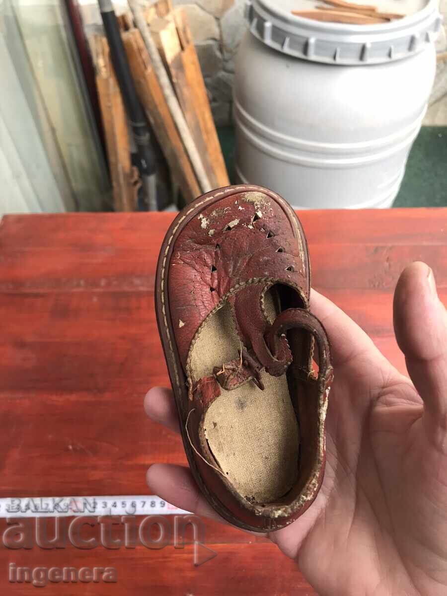 Livrarea ÎNCĂLȚĂMINTE COPII PIELE NATURALĂ DIN PERIOADA SOCIALISMULUI PENTRU COLECȚIONARI Livrarea ÎNCĂLȚĂMINTE COPII PIELE NATURALĂ DIN PERIOADA SOCIALISMULUI PENTRU COLECȚIONARI