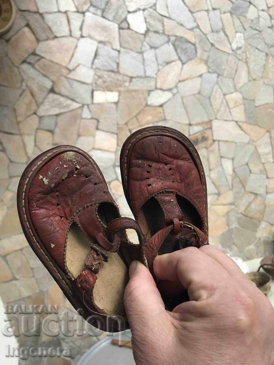 ÎNCĂLȚĂMINTE COPII PIELE NATURALĂ DIN PERIOADA SOCIALISMULUI PENTRU COLECȚIONARI - 5 ÎNCĂLȚĂMINTE COPII PIELE NATURALĂ DIN PERIOADA SOCIALISMULUI PENTRU COLECȚIONARI - 5