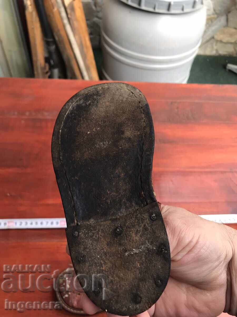 ÎNCĂLȚĂMINTE COPII PIELE NATURALĂ DIN PERIOADA SOCIALISMULUI PENTRU COLECȚIONARI - 6 ÎNCĂLȚĂMINTE COPII PIELE NATURALĂ DIN PERIOADA SOCIALISMULUI PENTRU COLECȚIONARI - 6