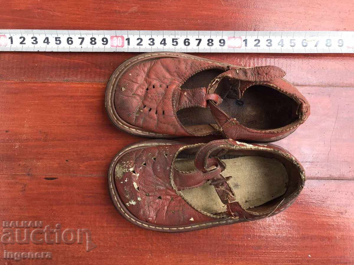 ÎNCĂLȚĂMINTE COPII PIELE NATURALĂ DIN PERIOADA SOCIALISMULUI PENTRU COLECȚIONARI ÎNCĂLȚĂMINTE COPII PIELE NATURALĂ DIN PERIOADA SOCIALISMULUI PENTRU COLECȚIONARI