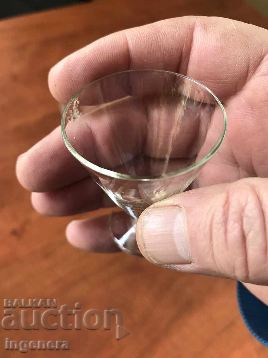 Delivery of GLASS CUP MINI ANTIQUE FOR RAKIYA - 3 PCS Delivery of GLASS CUP MINI ANTIQUE FOR RAKIYA - 3 PCS