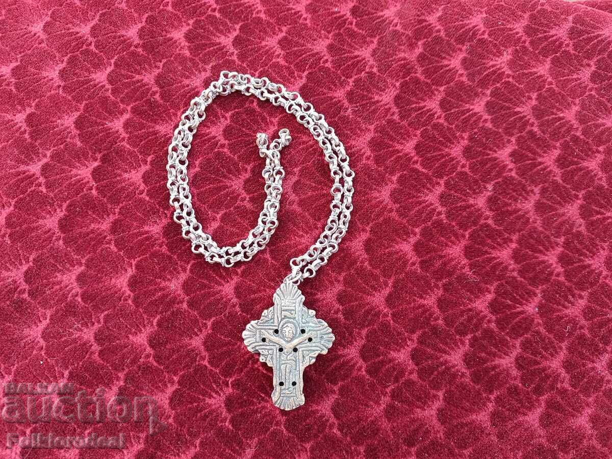 Cruce de argint antică pentru costumul femeiesc din Bitola cu preț 800.00 BGN | € 409.03 Cruce de argint antică pentru costumul femeiesc din Bitola cu preț 800.00 BGN | € 409.03