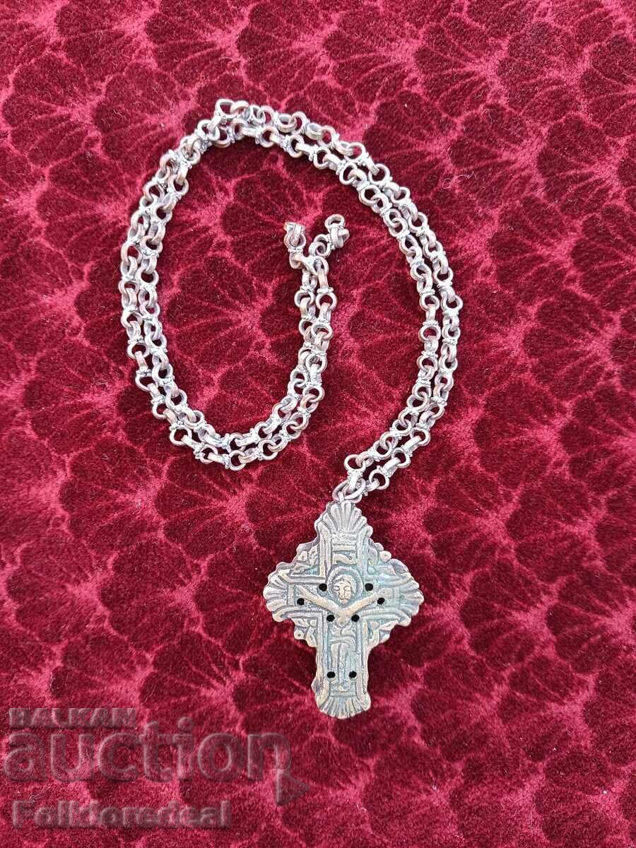 Cruce de argint antică pentru costumul femeiesc din Bitola Cruce de argint antică pentru costumul femeiesc din Bitola