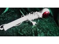 Vibrating massager with infrared lamp