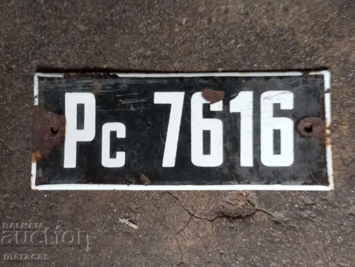 Număr de înmatriculare vechi de la un vehicul retro