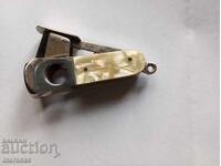 Thin cigar cutting device