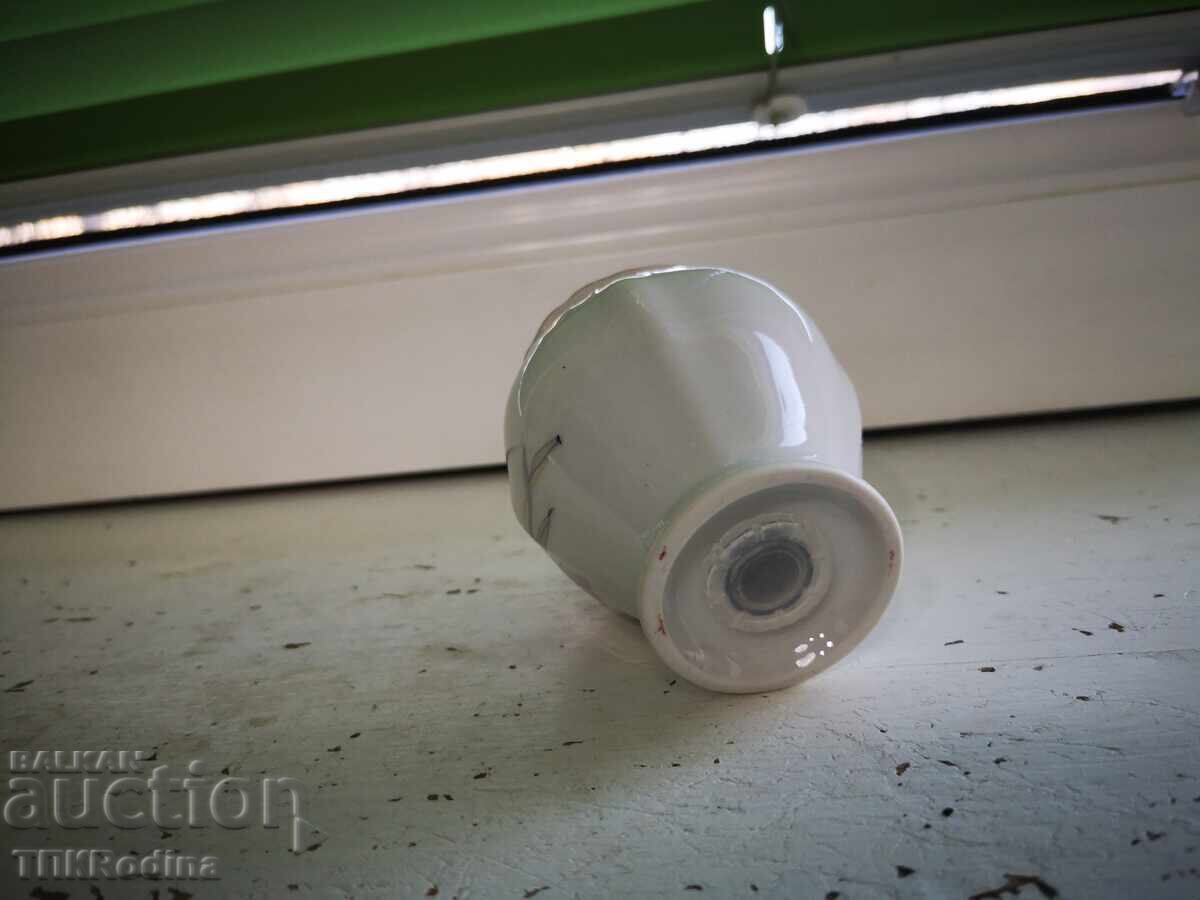 Delivery of Porcelain salt shaker Delivery of Porcelain salt shaker