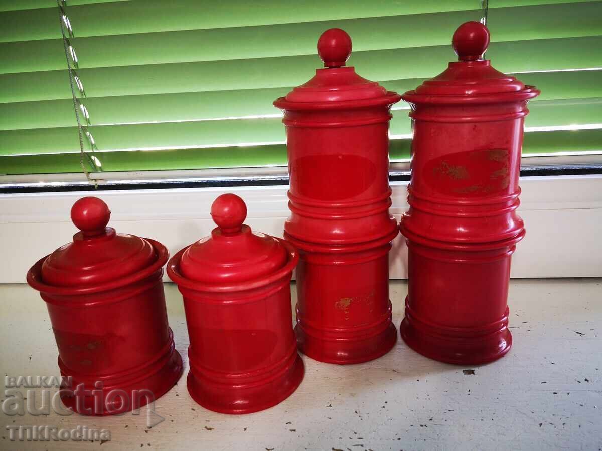 Παράδοση Παλιά πλαστικά βαζάκια για μπαχαρικά