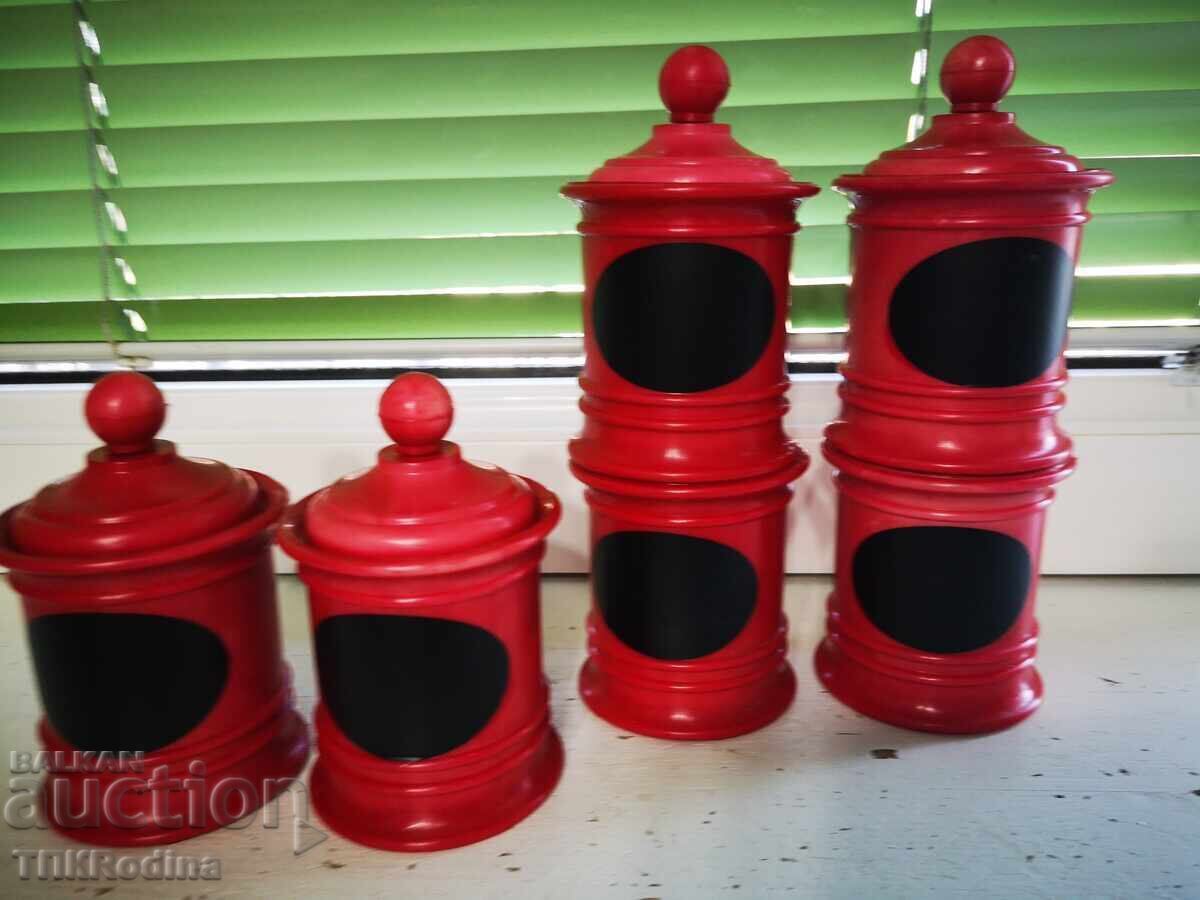 Παλιά πλαστικά βαζάκια για μπαχαρικά