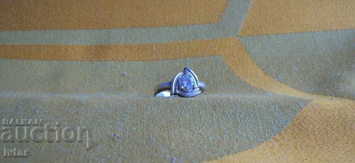 Inel - 4 cu preț 19.00 BGN | € 9.71 Inel - 4 cu preț 19.00 BGN | € 9.71