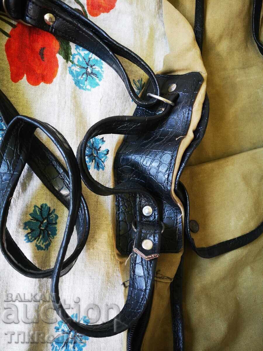 Husa veche de prelată pentru chitară acustică cu preț € 10.00 | 19.56 BGN