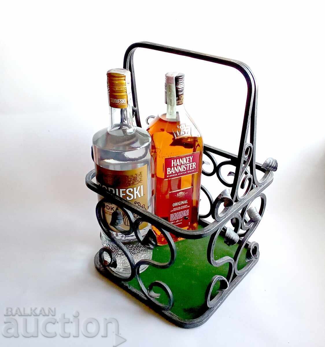 Coș vechi de sticle de alcool din fier forjat