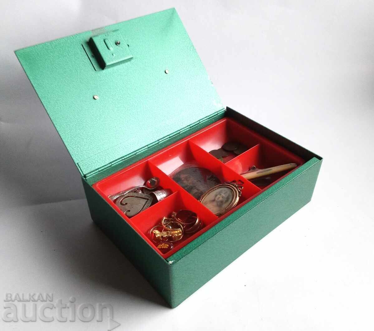 Large old German metal safe for money and other things - 5