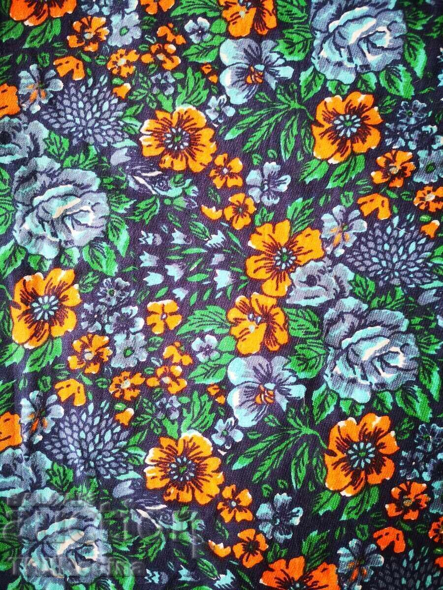 Pijama veche, halat de casă lung pentru femei. Epoca socialistă cu preț € 15.00 | 29.34 BGN