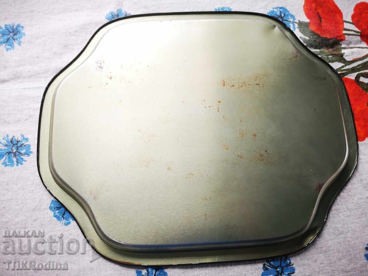 Vechi tavă metalică pentru servire cu preț € 1.50 | 2.93 BGN