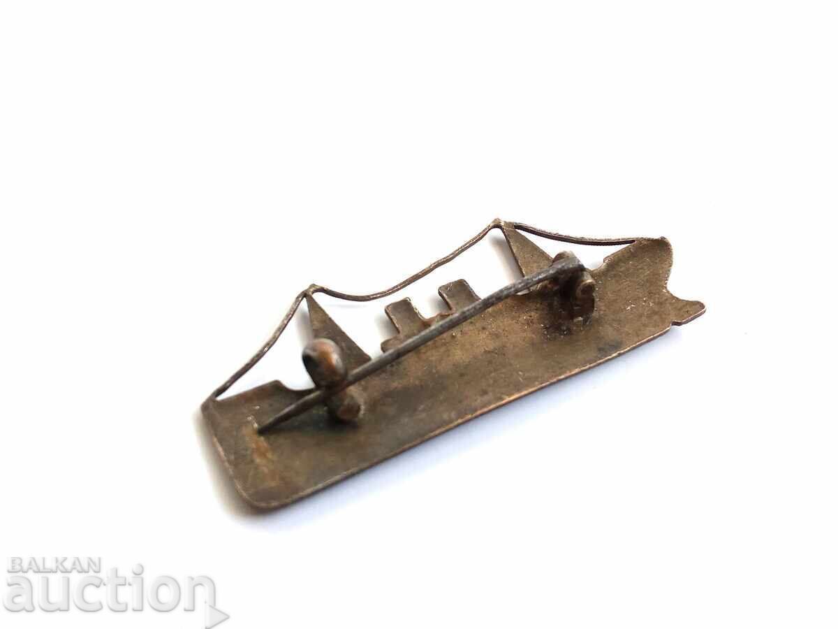 Vechi insignă de navă cu preț 35.00 BGN | € 17.90