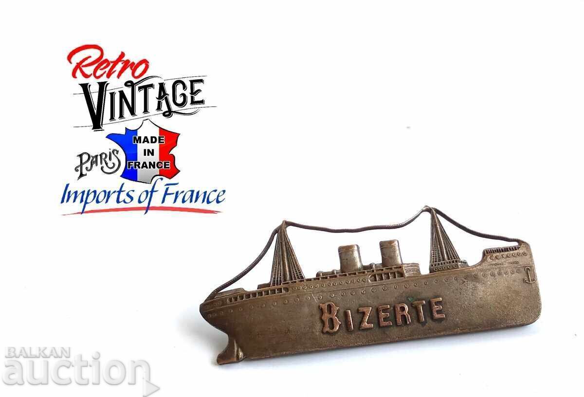 Vechi insignă de navă