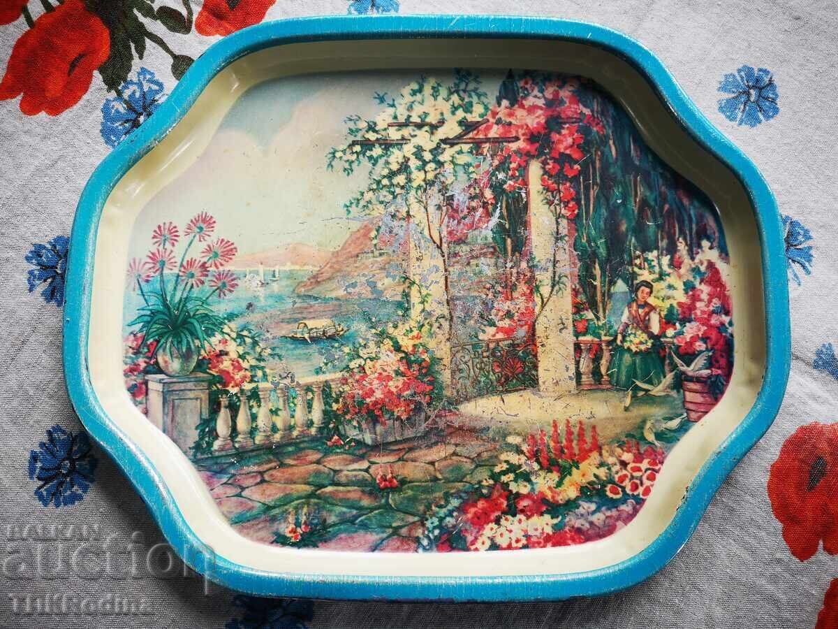 Още един стар метален поднос за севиране