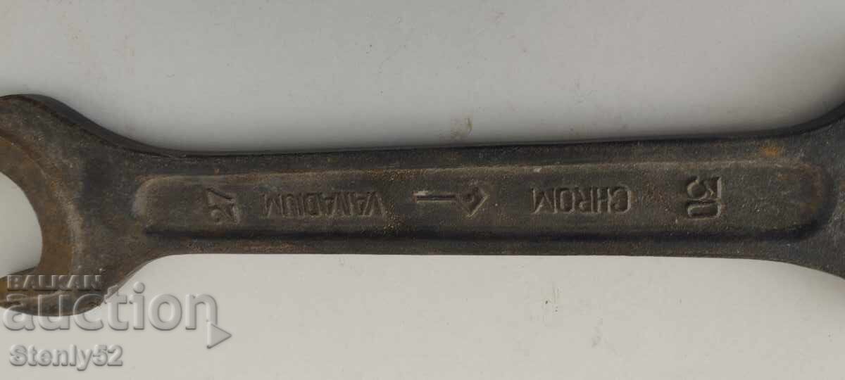 Стар гаечен ключ 27/30 ,CHROM-VANADIUM с цена 10.00 лв. | € 5.11 Стар гаечен ключ 27/30 ,CHROM-VANADIUM с цена 10.00 лв. | € 5.11