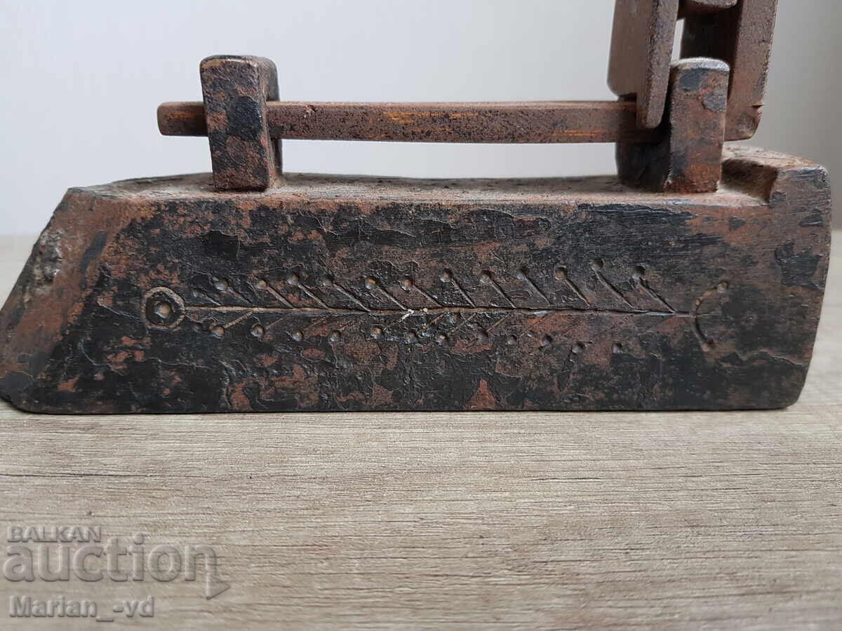 Old cast iron iron with price 80.00 BGN | € 40.90