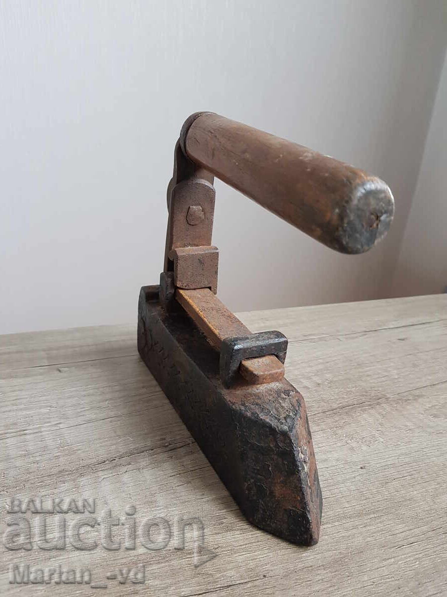 Old cast iron iron - 6