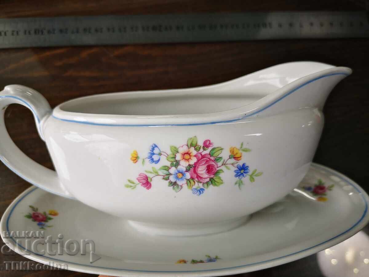 Delivery of Porcelain gravy boat Zeh Scherzer 60 Years Bavaria, Germany Delivery of Porcelain gravy boat Zeh Scherzer 60 Years Bavaria, Germany