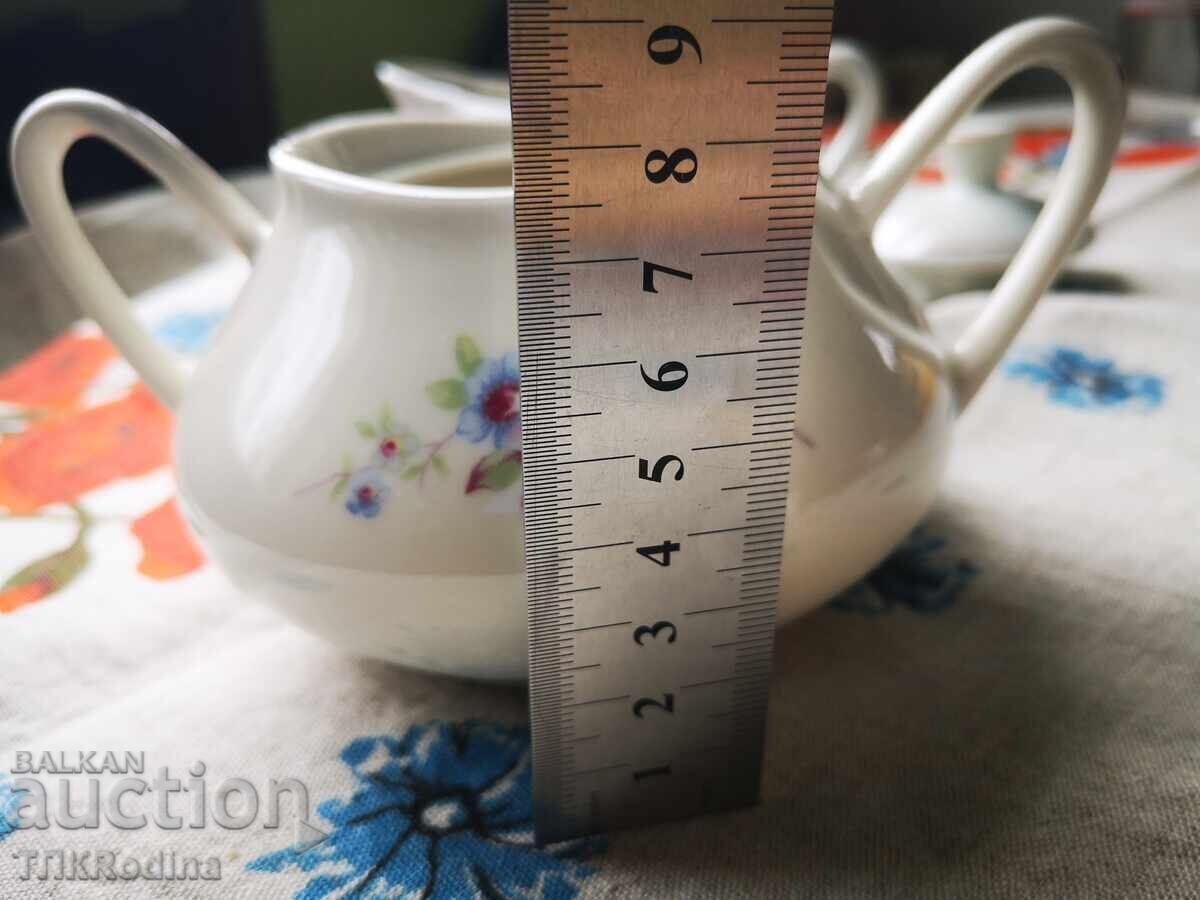 Λοτ πορσελάνινης λατιέρας (κανατάκι) και ζαχαριέρας με τιμή 15.00 BGN | € 7.67