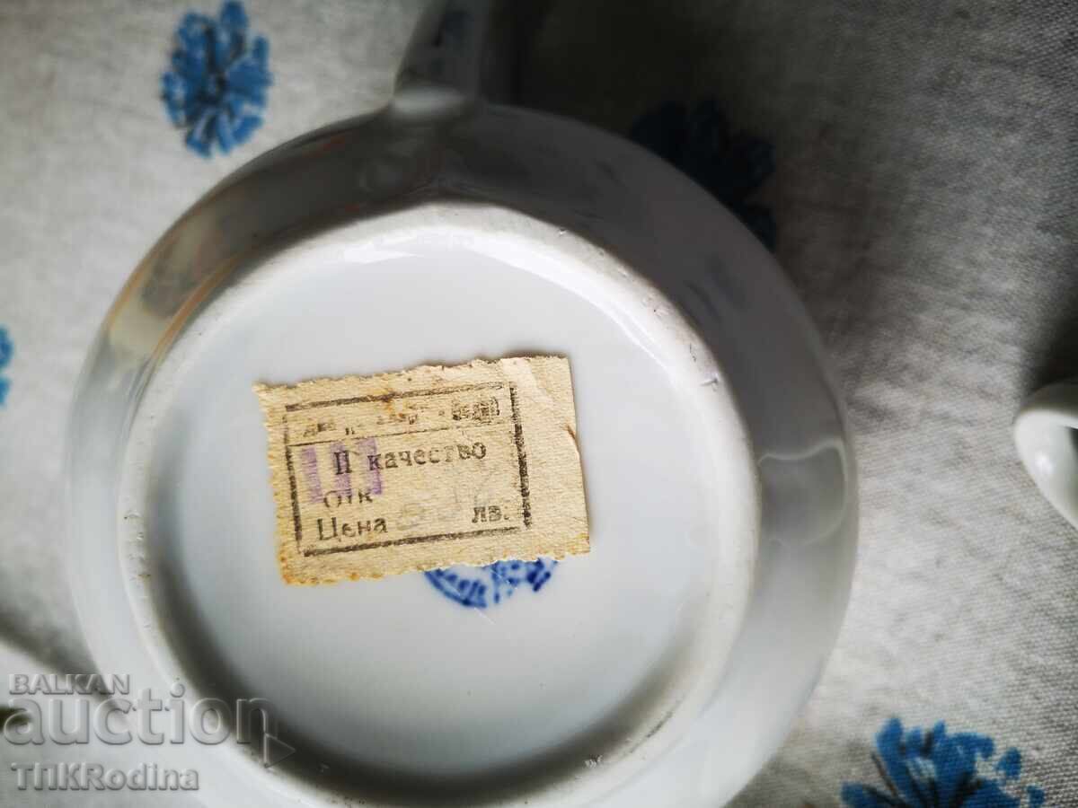 Livrarea Lot de latieră (ulcior) și zaharniță din porțelan Livrarea Lot de latieră (ulcior) și zaharniță din porțelan