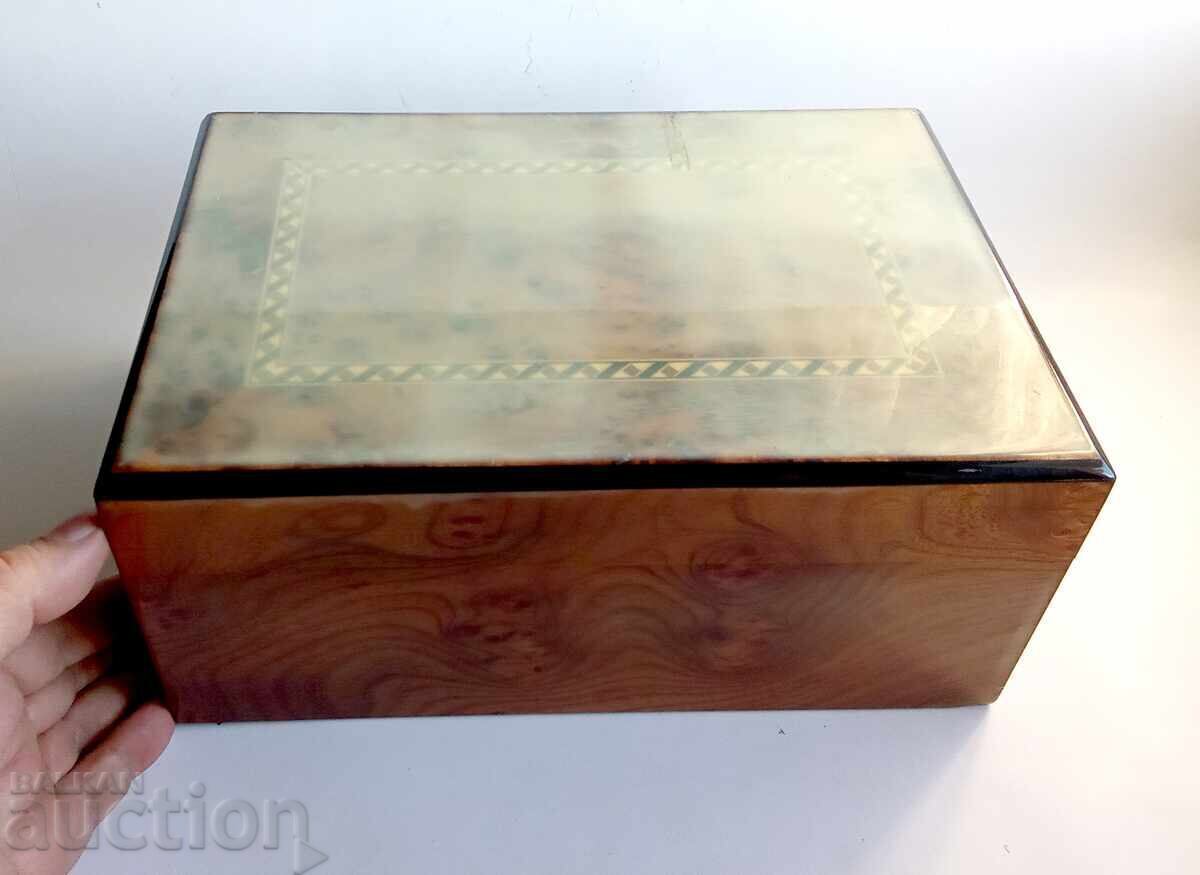 Licitație Humidor pentru trabucuri