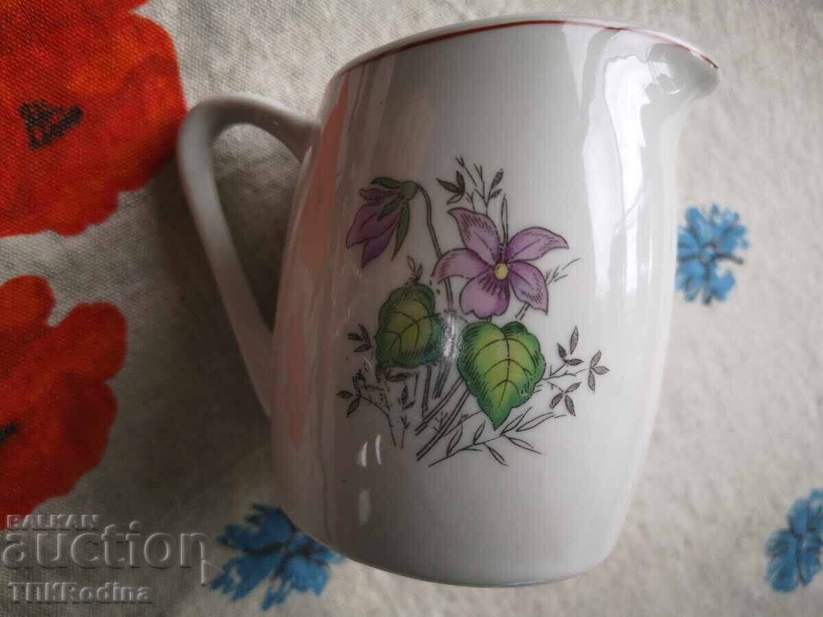 Latiere de portelan, ulcior mic cu preț 8.00 BGN | € 4.09 Latiere de portelan, ulcior mic cu preț 8.00 BGN | € 4.09