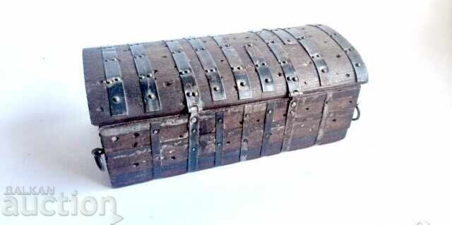 Delivery of Miniature replica of a chest - Sid's trunk