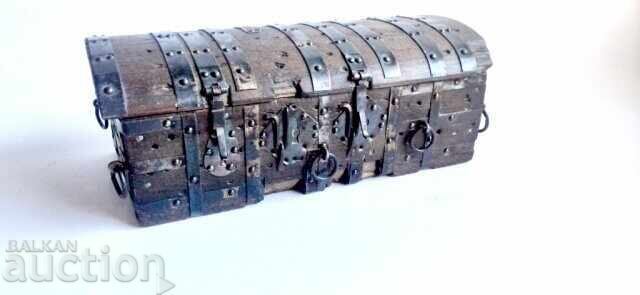 Miniature replica of a chest - Sid's trunk