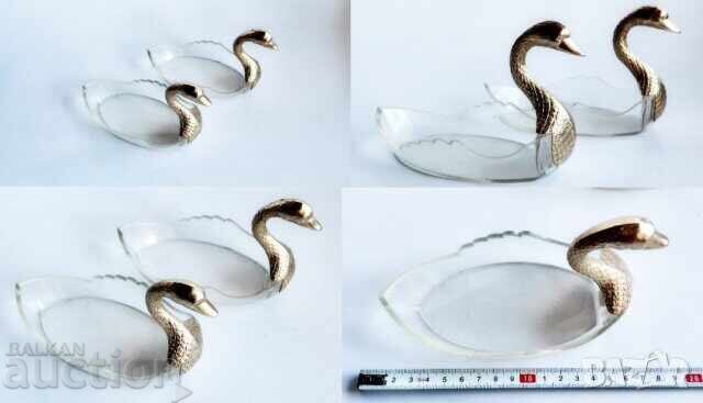 Licitație Două farfurii retro franceze, proiectate ca lebede și Lebădă Licitație Două farfurii retro franceze, proiectate ca lebede și Lebădă