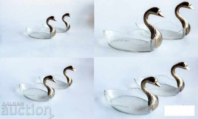 Livrarea Două farfurii retro franceze, proiectate ca lebede și Lebădă Livrarea Două farfurii retro franceze, proiectate ca lebede și Lebădă