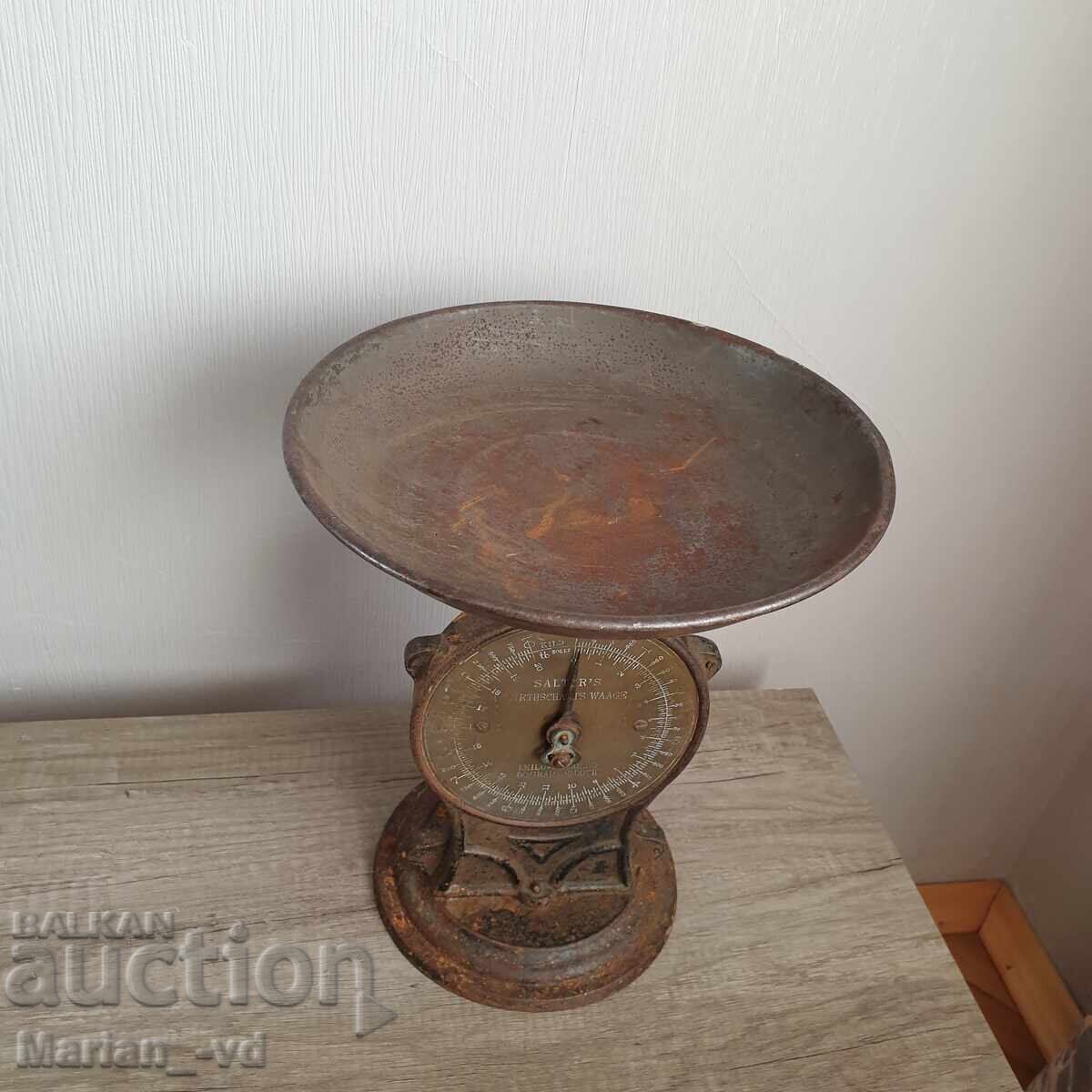 Ретро везна Salters с цена 100.00 лв. | € 51.13