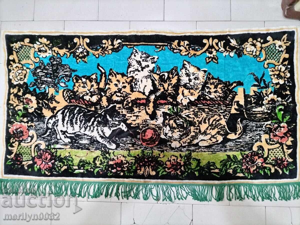 Стар плюшен ковьор за стена, черга, пано, килим картина Стар плюшен ковьор за стена, черга, пано, килим картина