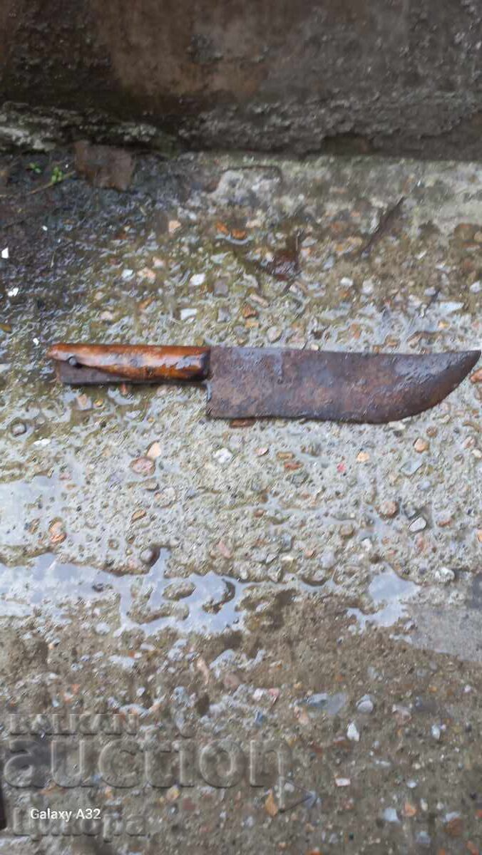 CUȚIT VECHI DE PĂSTOR KARAKULAK cu preț 250.00 BGN | € 127.82 CUȚIT VECHI DE PĂSTOR KARAKULAK cu preț 250.00 BGN | € 127.82